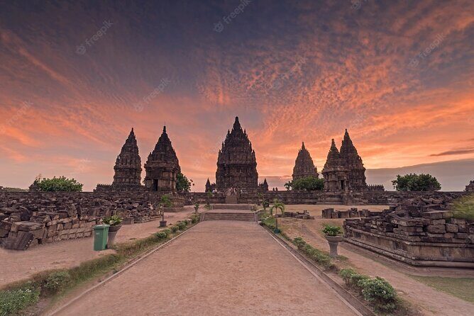 1 Day Yogyakarta tour ( Borobudur temple, Merapi Lava Tour, Prambanan Temple) - The day, in real-life terms: what it feels like from start to finish