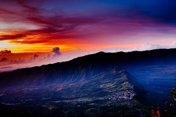 5 Days Borobudur Prambanan Tumpaksewu Bromo Ijen to Bali Private - Day 3: Tumpak Sewu waterfall plus the road into Bromo country