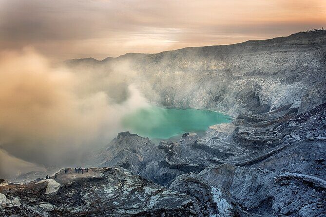 5 Days Borobudur Prambanan Tumpaksewu Bromo Ijen to Bali Private - Day 4: King Kong Hill sunrise viewpoint and Mount Bromo by jeep