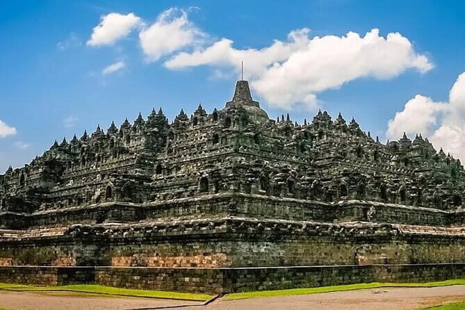 Borobudur Climb Up and Selogriyo Temple Rice Terraces Trekking - Why this combo works so well in Yogyakarta