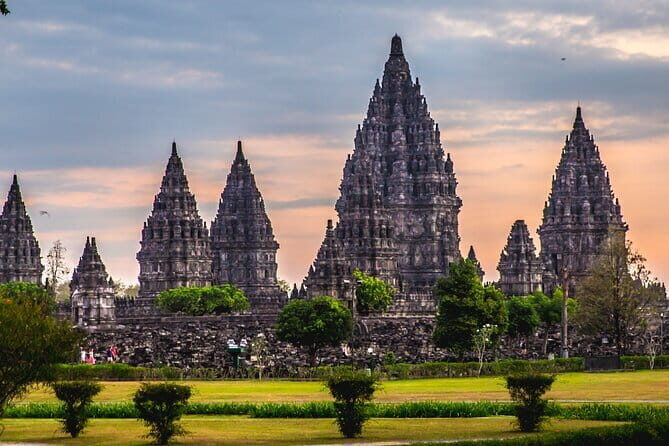 Borobudur (Climb Up), Sultan Palace - Tamansari, Prambanan Tour - Key things that make this tour work
