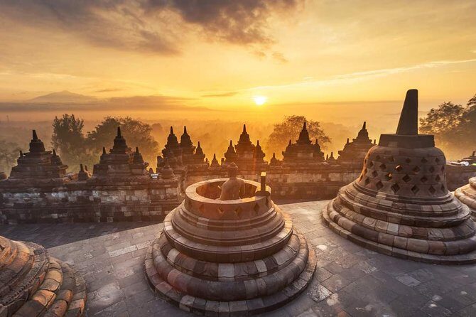 Borobudur Sunrise And Prambanan Temples Tour (PRIVATE TOUR) - Punthuk Setumbu sunrise hike: the payoff (and the risk)
