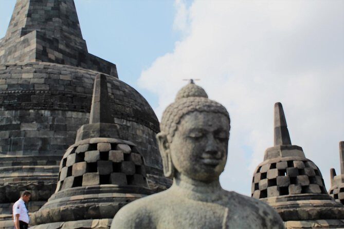 Borobudur Sunrise and Temples Tour from Yogyakarta - Borobudur at Dawn: Sunrise, Guides, and Satellite Temples Mendut and Pawon