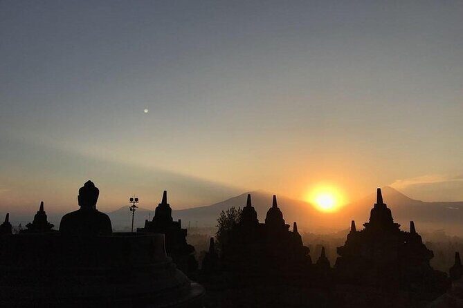 Borobudur Sunrise from Setumbu Hill and Great temples tour - Sunrise at Setumbu Hill: the morning that sets the tone