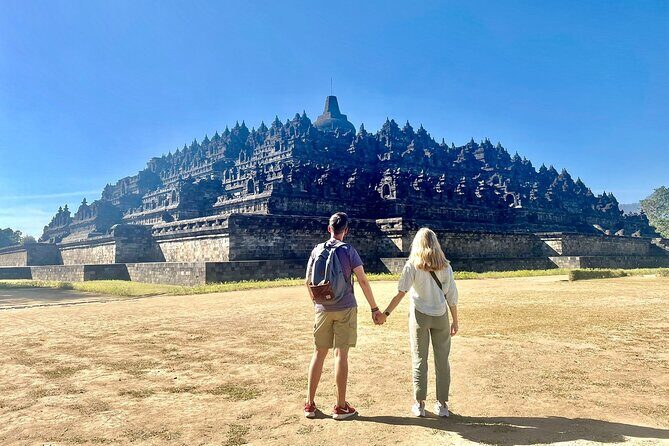 Borobudur Sunrise from Setumbu Hill and Great temples tour - Candi Mendut: the smaller stop that can feel surprisingly meaningful