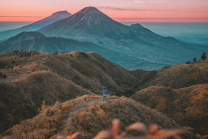 Dieng Plateau with Sikunir Sunrise Full-Day Tour - Guides and small moments that improve the experience
