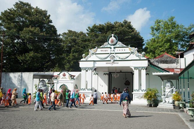 Explore City Tour from Yogyakarta - Tamansari Water Castle: Gardens With a Cooler Pace