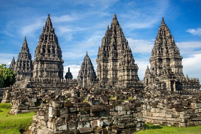 From Yogyakarta: Borobudur &Prambanan-Bromo-Waterfall-Ijen 6 Days - Day 1: Borobudur at the right moment, plus Merapi and Prambanan