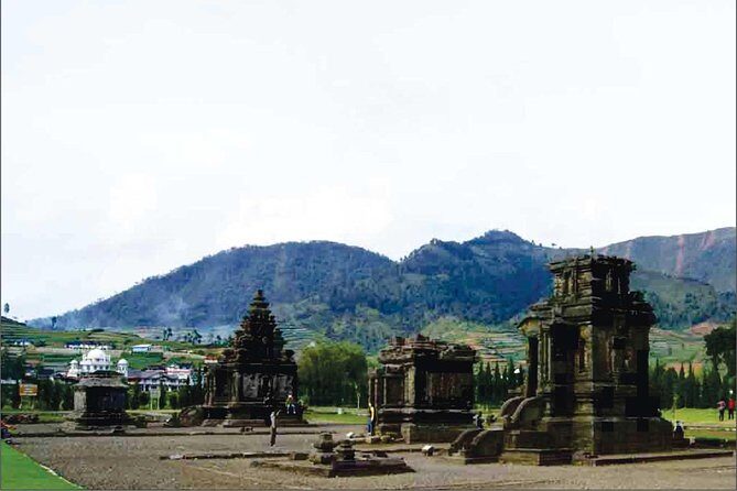 From Yogyakarta: Dieng Plateau Golden Sunrise Private Day Trip - Sikidang Crater: Steam, Bubbling Mud, and Dusty Other-Planet Energy
