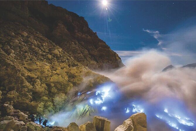 From Yogyakarta: Mount Bromo Sunrise and ijen crater Blue Fire - 3 Days - Ijen Crater at Night: Chasing Blue Fire the Smart Way