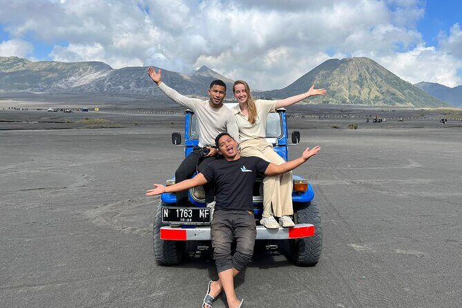 From Yogyakarta: Mount Bromo Sunrise and ijen crater Blue Fire - 3 Days - Safety and Gear for Blue Fire: Flashlight and Gas Respirator