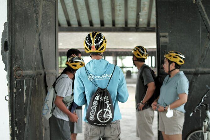 Jogja Hidden Gems - Cycling Tour - Off the Main Roads: Kampung Streets and a Chinese Temple