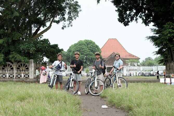 Jogja Hidden Gems - Cycling Tour - Tamansari and the Traditional Culinary Market Moment