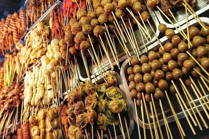Night Walking Tour-Malioboro street food with guide at Yogyakarta - Jalan Malioboro: Lumpia Bamboo Shoot and Real Night Ordering