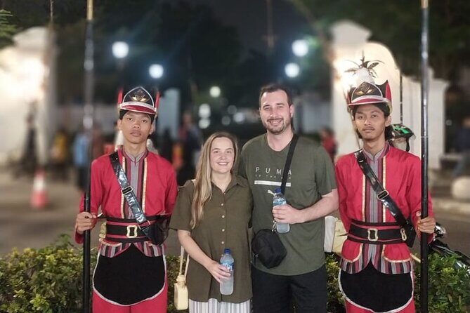 Night Walking Tour-Malioboro street food with guide at Yogyakarta - Titik Nol Kilometer: A Short History Pause That Matters