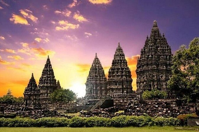Prambanan Sunset and Ramayana Ballet with Dinner - The Ramayana ballet show: when it’s outdoors, when it’s indoors, and what’s on Friday