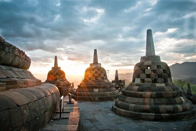Private Lava Tour By Jeep In Merapi Volcano Including Sunrise - Pawon and Mendut: short temple visits with surprisingly specific meaning