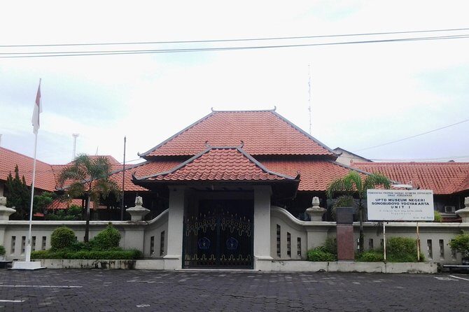 Private Royal Heritage Tour: Yogyakarta Palace, Watercastle, Sonobudoyo Museum - Key Highlights You’ll Feel Immediately