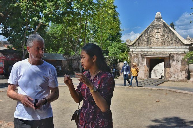 Private Royal Heritage Tour: Yogyakarta Palace, Watercastle, Sonobudoyo Museum - Kraton Yogyakarta (Yogyakarta Palace): The Living Monarchy Experience