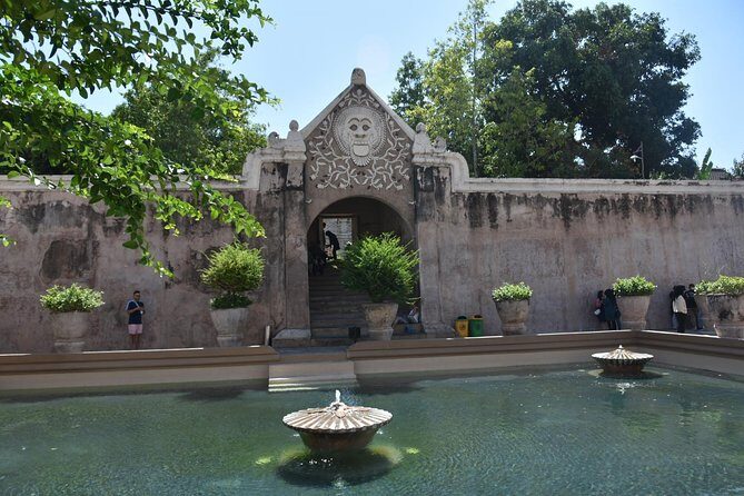Private Royal Heritage Tour: Yogyakarta Palace, Watercastle, Sonobudoyo Museum - Sonobudoyo Museum: Where Java’s Story Starts