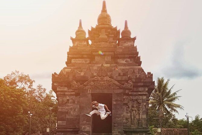 Punthuk Setumbu Sunrise, Borobudur Temple & Merapi Lava Tours - Logistics that can change your cost: pickup outside the city