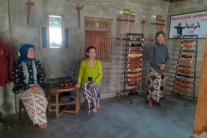 Traditional Javanese Archery Class - Why the sitting stance matters for accuracy and culture