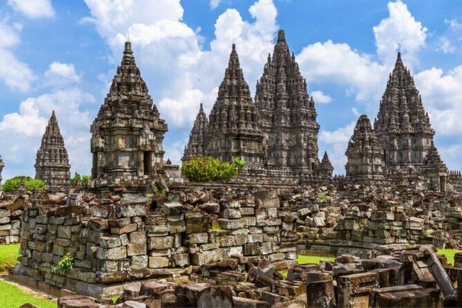 Yogyakarta: Borobudur Climb-up & Prambanan Day Trip All Inclusive - Lunch and What You Should Plan For