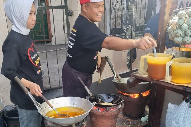 Yogyakarta Culinary&Walking Tour with English/France/Italy guide - Kopi Joss at Angkringan Kopi Jos Pak Agus: Charcoal Inside Your Cup