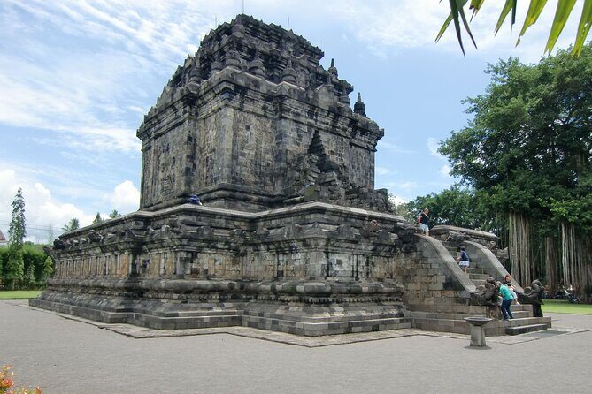 Yogyakarta Day trip Borobudur & Prambanan Temples - Price and logistics: is $40 really good value?