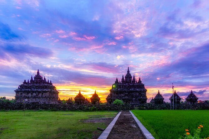 Yogyakarta Day trip Borobudur & Prambanan Temples - The people part: driver-guide support you’ll actually notice