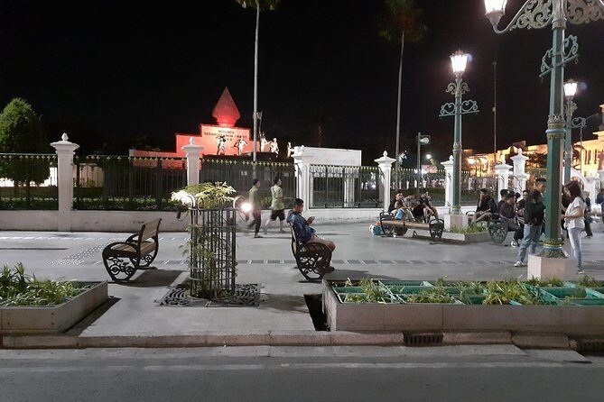 Yogyakarta Historical and Food Tour - Alun Alun Utara: becak ride, dinner options, and a real break