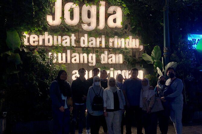 Yogyakarta: Night Culinary and Heritage Private Walking Tour - Meeting by Tugu Monument and starting with the right pace